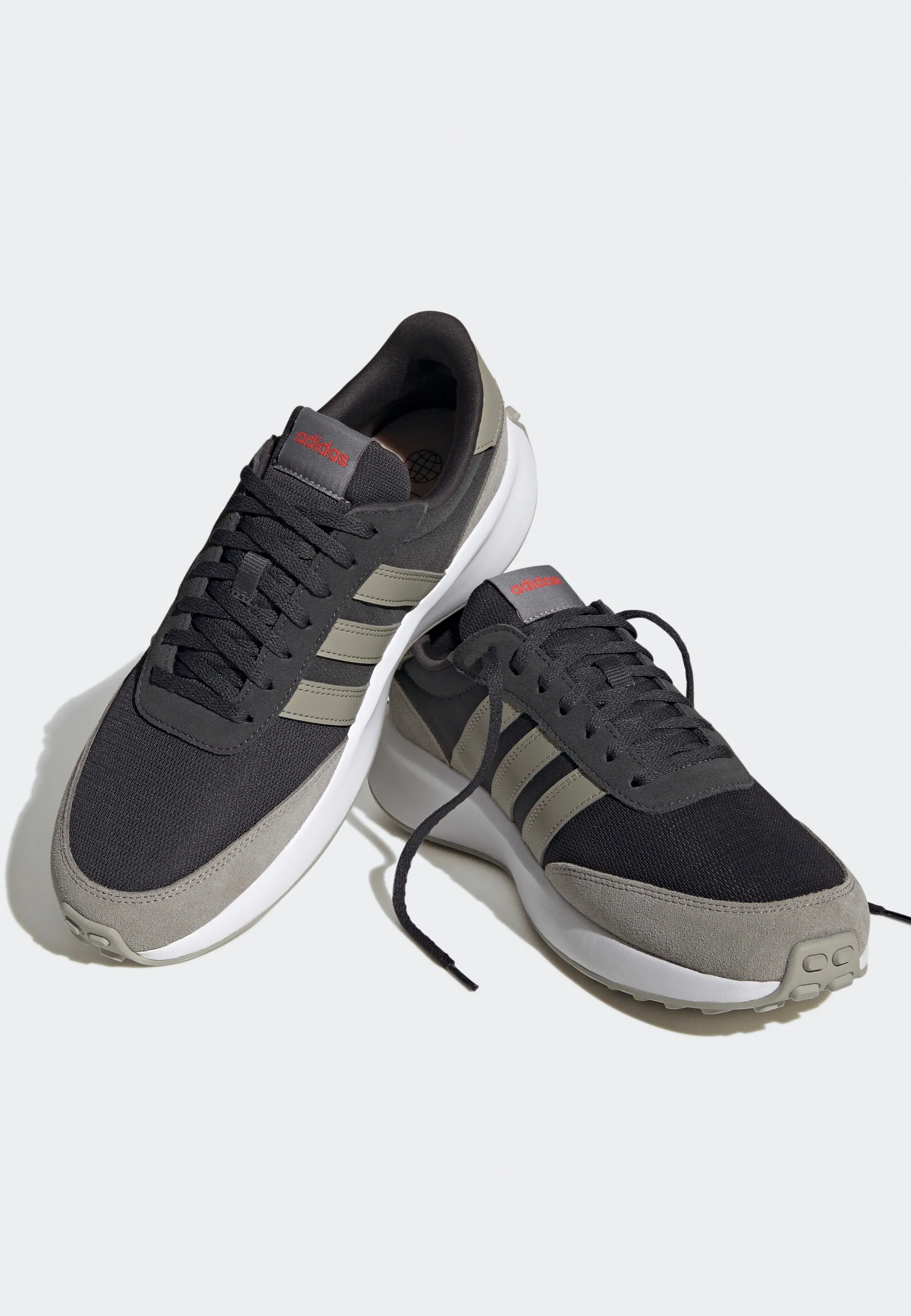 Adidas - Run 70S Carbon/Silpeb/Grethr - Shoes