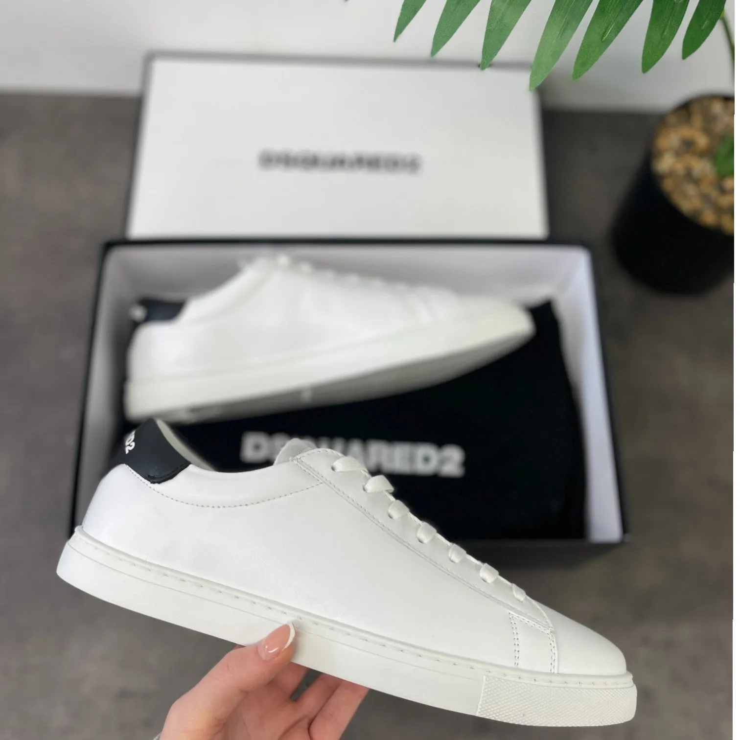 Men's Logo Low Trainers White Size EU 41 / UK 7