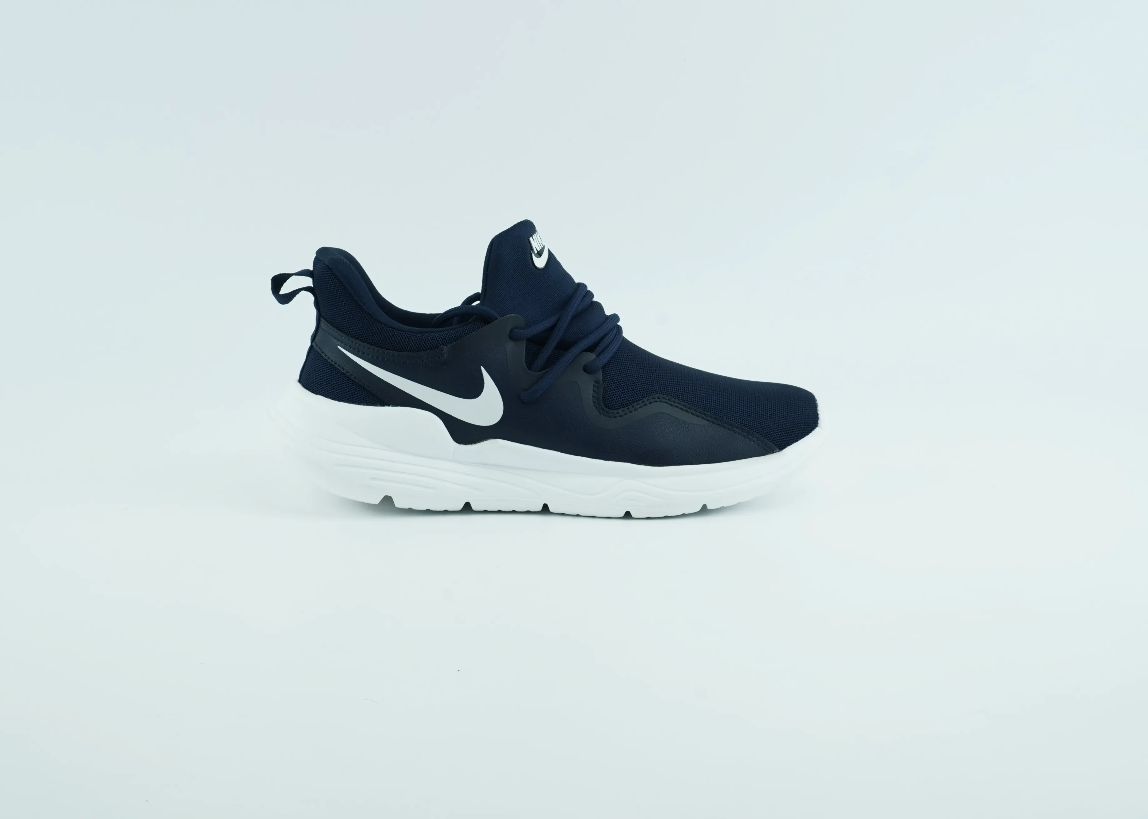 Nike active runner shoes for men