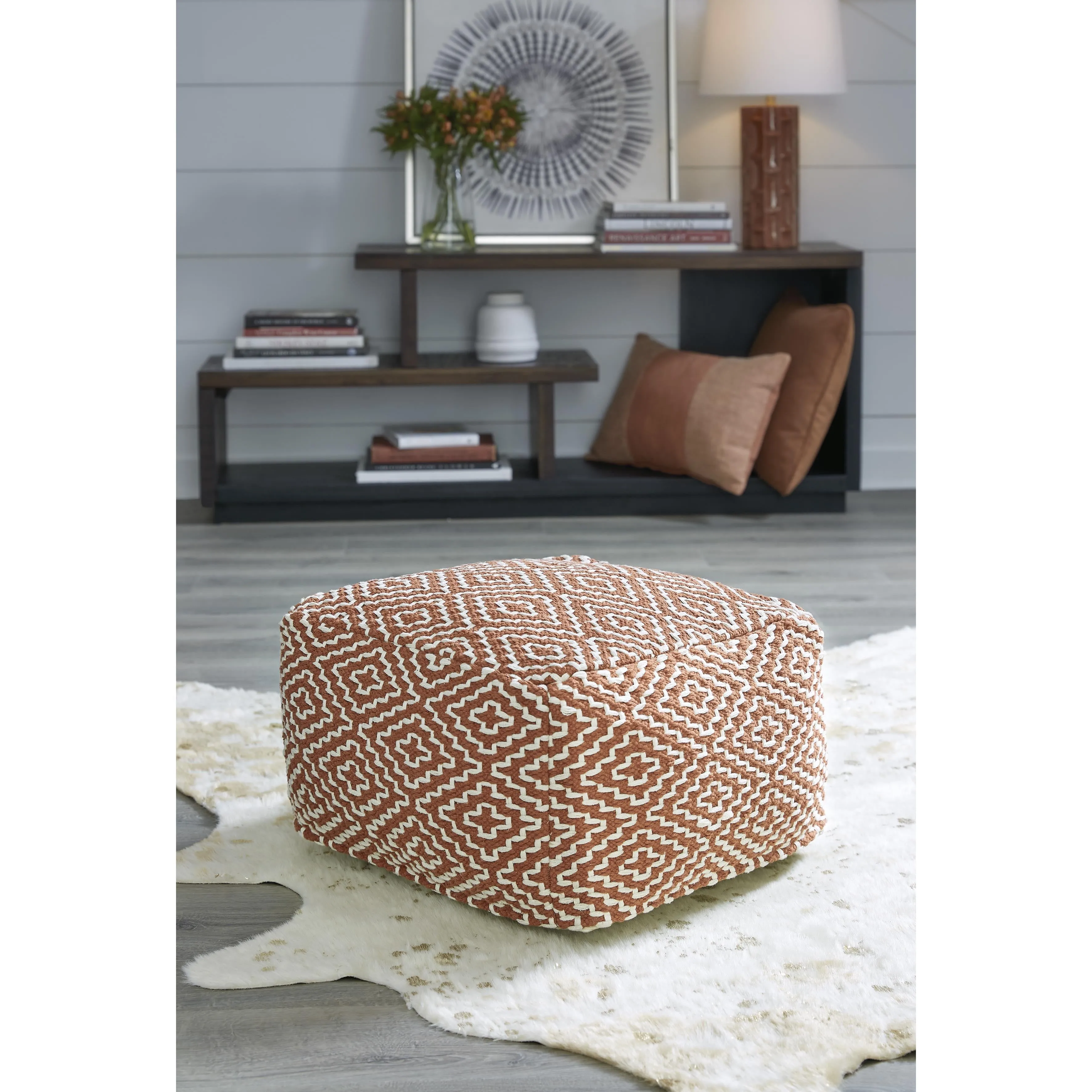 Signature Design by Ashley Brynnsen A1001056 Pouf